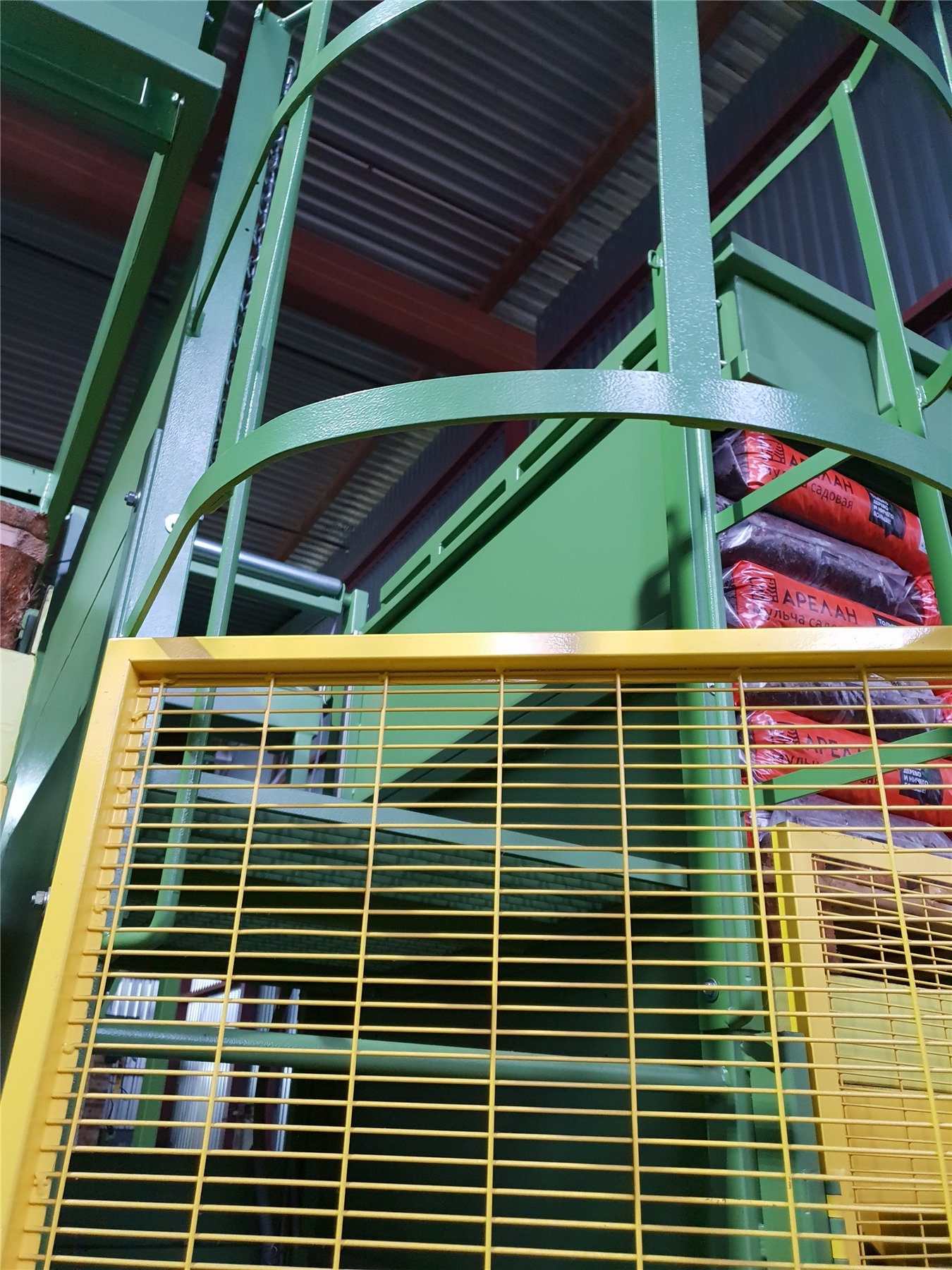Mulch and growing-media packaging