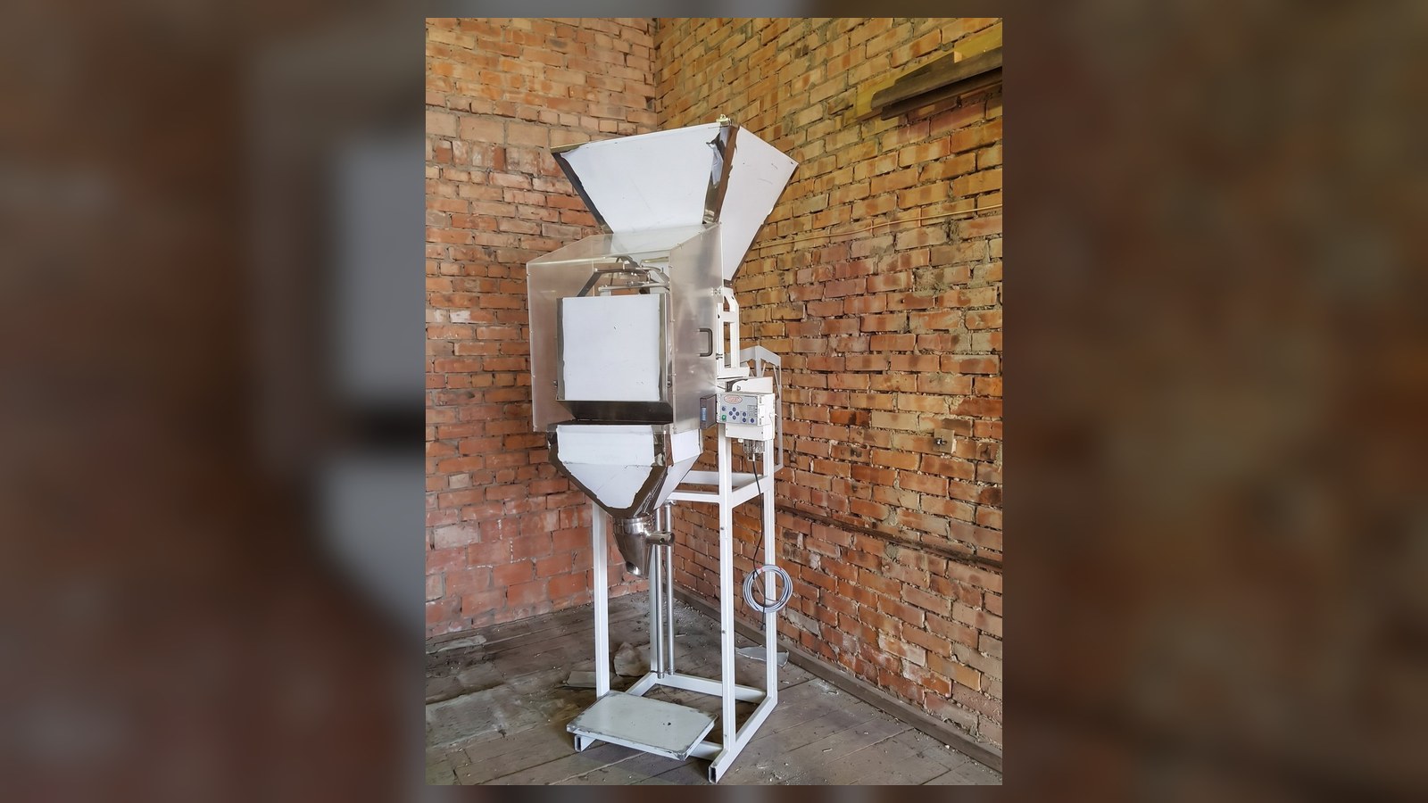 Semi-automatic wood-chip weigh doser for the Voanda project